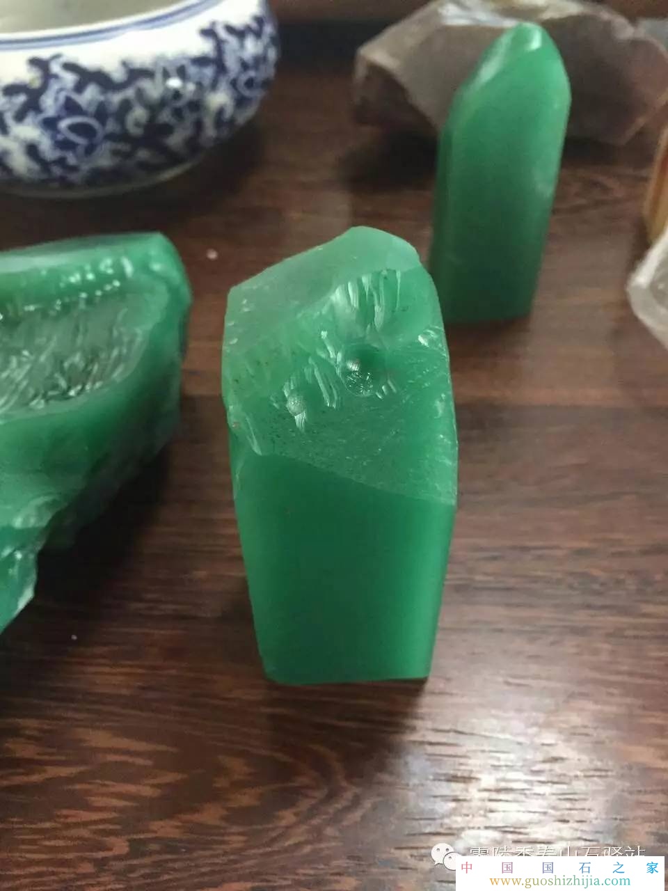 雅安綠印章價格是多少錢一克，雅安綠和新綠那個更有收藏價值