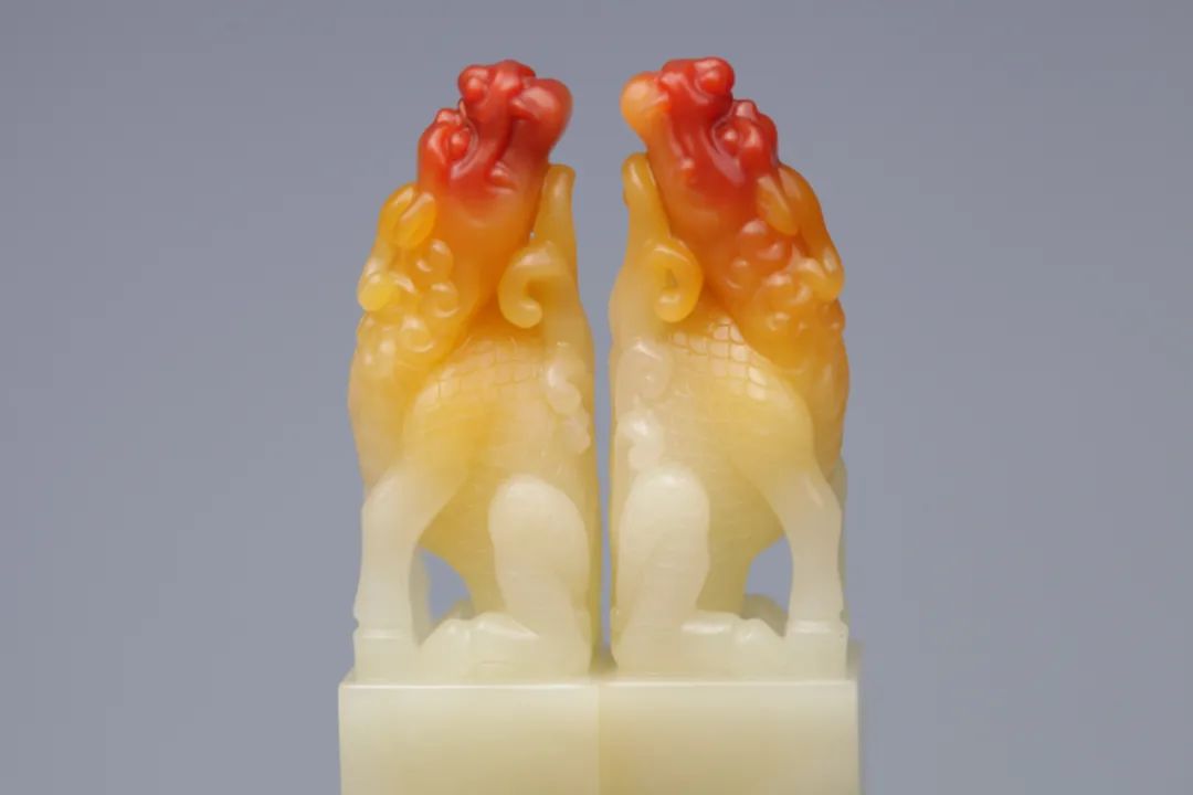 雷劍鏢大師作品高品質方正壽山三彩芙蓉對章，迸發出的美意讓人嘆為觀止!