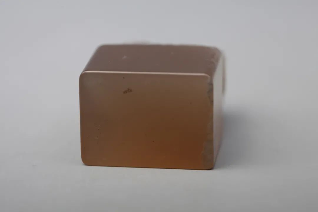 眾星捧月石壽山石鬼晶級(jí)牛角凍 壽山牛角凍有什么特點(diǎn)和特征