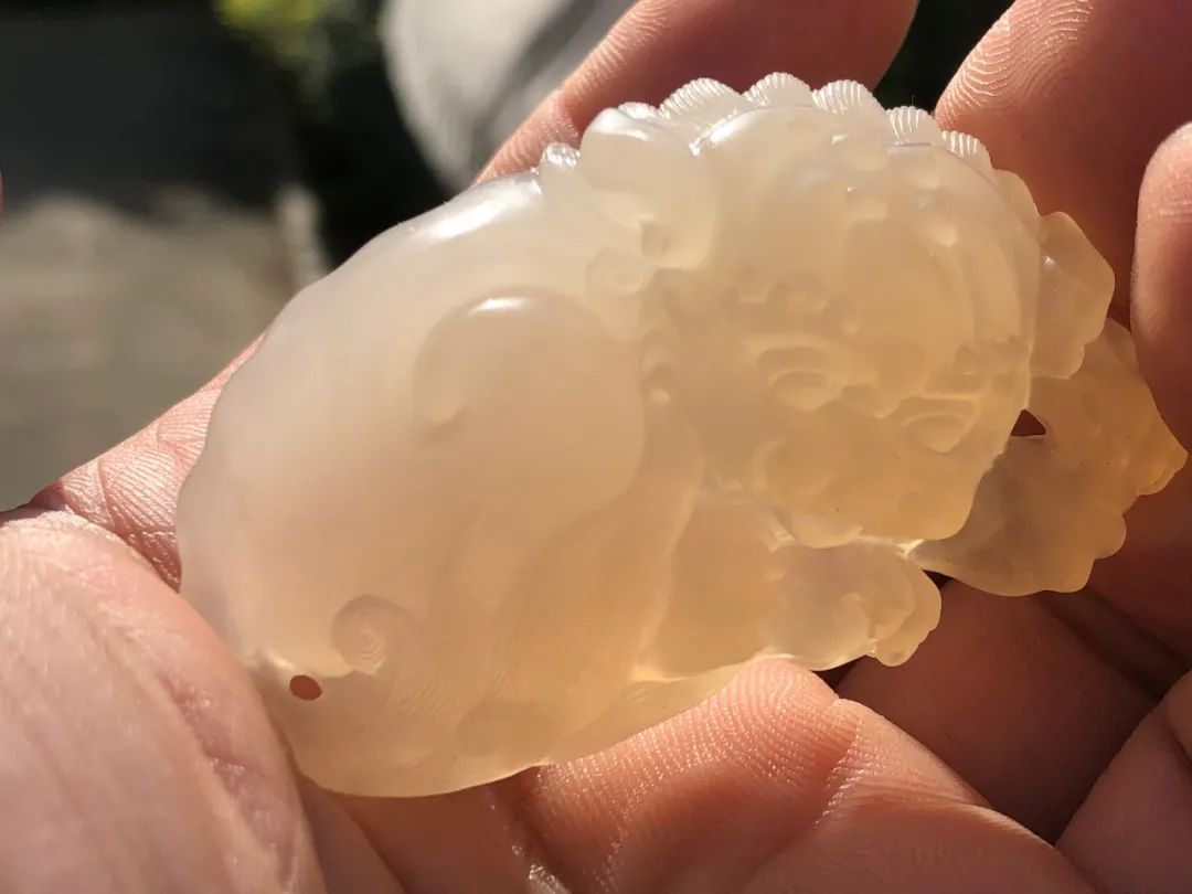 丘曉麗作冰糖雪梨壽山荔枝凍石創作過程
