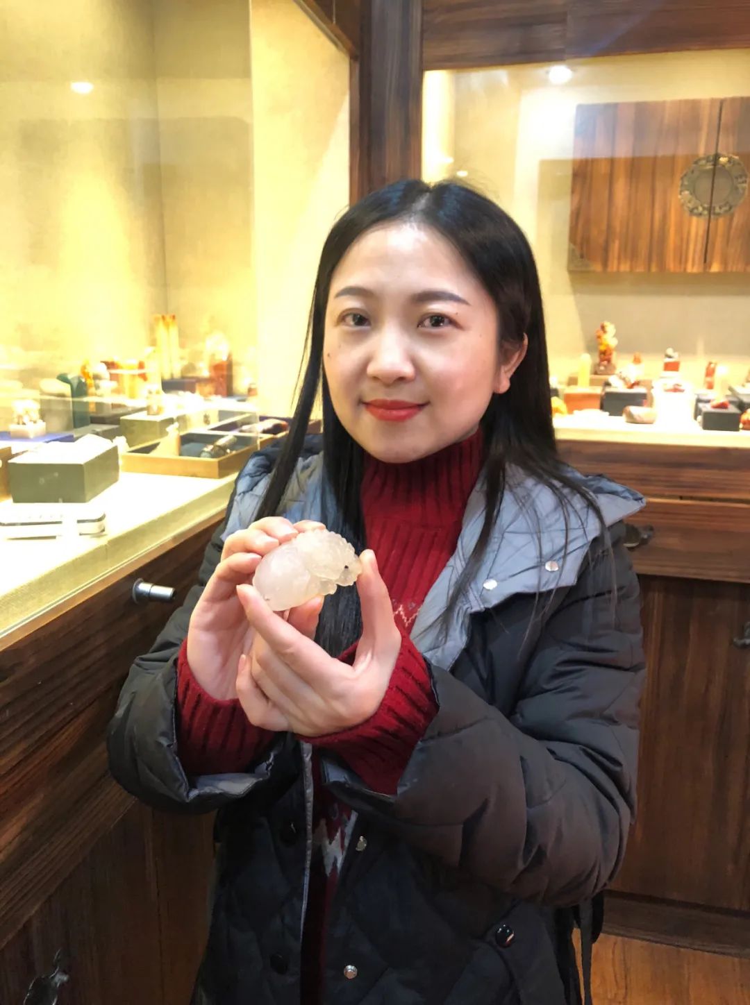 丘曉麗作冰糖雪梨壽山荔枝凍石創作過程