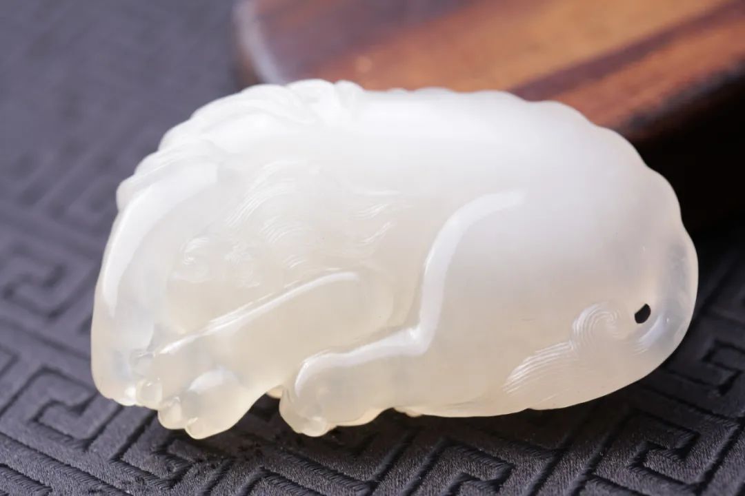 丘曉麗作冰糖雪梨壽山荔枝凍石創作過程