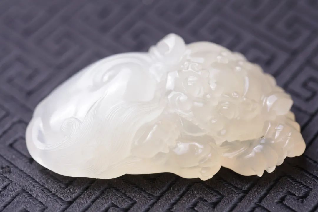 丘曉麗作冰糖雪梨壽山荔枝凍石創作過程