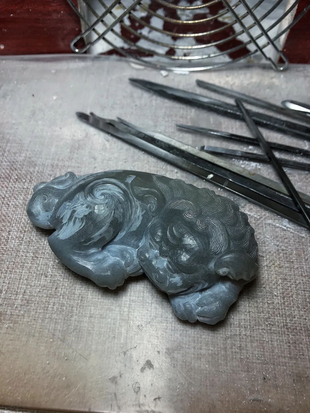 丘曉麗作冰糖雪梨壽山荔枝凍石創作過程
