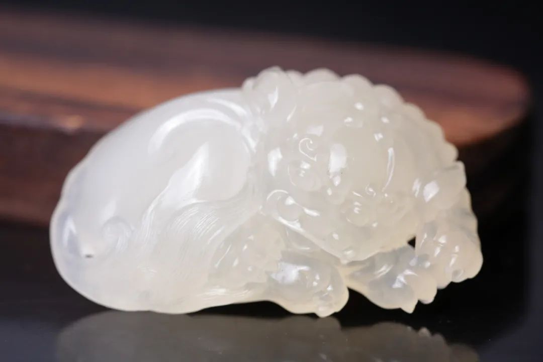 丘曉麗作冰糖雪梨壽山荔枝凍石創作過程