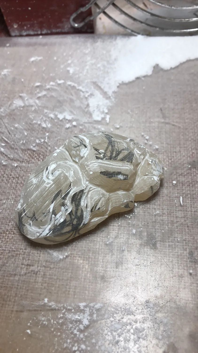丘曉麗作冰糖雪梨壽山荔枝凍石創作過程