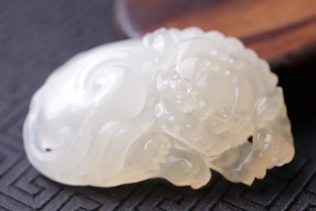 丘曉麗作冰糖雪梨壽山荔枝凍石創作過程