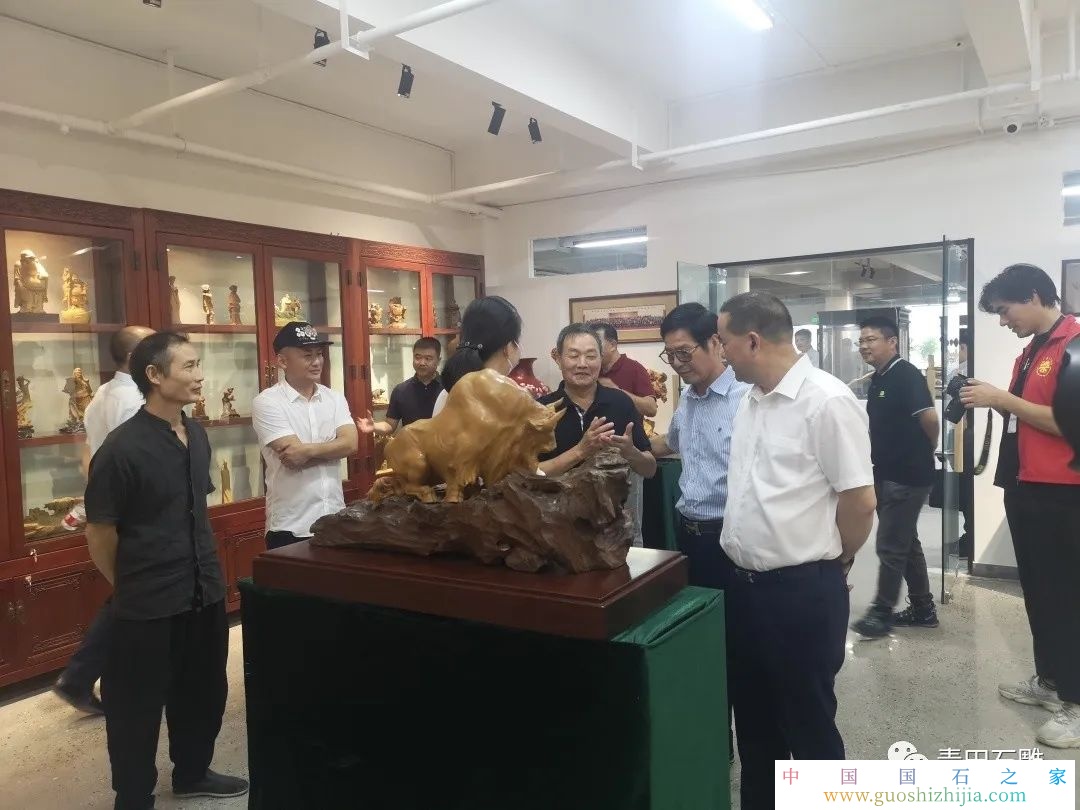 “藝海擷珍 華耀桑梓”黃余呈大師石雕精品展舉行