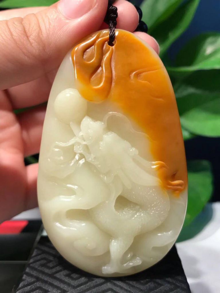 白色壽山石吊墜值錢嗎
