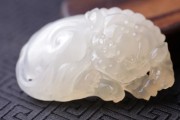 丘曉麗作冰糖雪梨壽山荔枝凍石創作過程